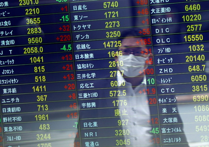 Asian stocks fall as virus worries return to haunt markets