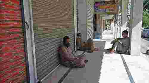 Sindh govt Banned all 'unnecessary movement' after 8pm in Karachi