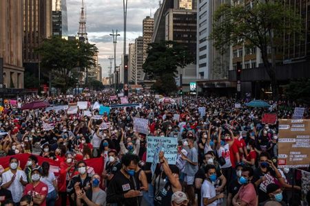 Brazilians bang pots in protest as another 2,500 die of COVID-19