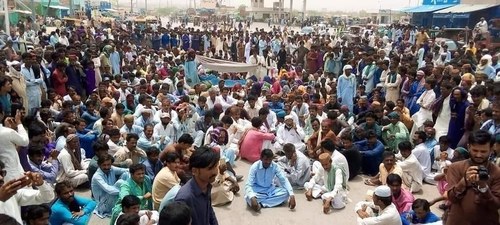 Police unleash baton charge on protestors demanding justice for Dodo Bheel