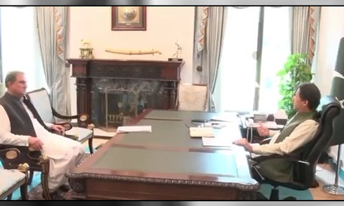 وزیر اعظم عمران خان اور شاہ محمود قریشی کے درمیان ملاقات، مجموعی سیاسی صورتحال پر تبادلہ خیال