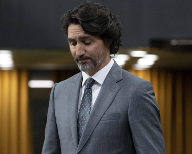 مظاہرین نے کینیڈین وزیراعظم جسٹن ٹروڈو پر پتھراؤ کردیا