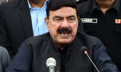 ملکی صورتحال، میچ دیکھنے گئے شیخ رشید کی ہنگامی واپسی