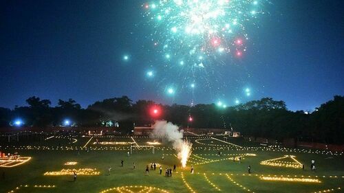 Hindus celebrate Diwali across Pakistan, India