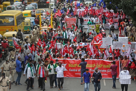 1 year and 700 lives lost, but the Indian protestors have succeeded in repealing anti-farming laws