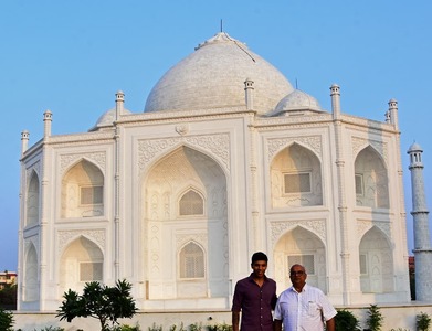 Indian builds Taj Mahal replica home for wife
