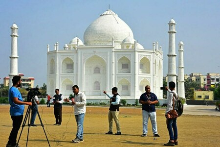 Indian builds Taj Mahal replica home for wife