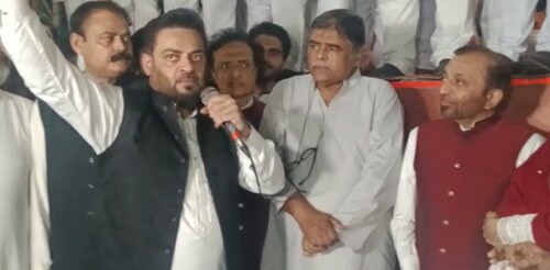 PTI's Aamir Liaquat demands olive branch for MQM leader Altaf Hussain