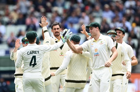 Hapless England's Ashes dreams in tatters as Australia pounce