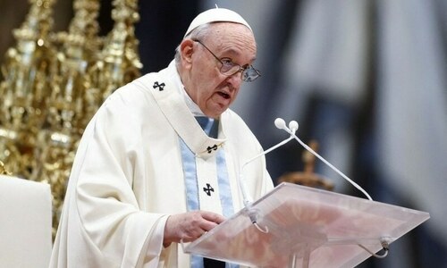 Pope urges working for peace in New Year's message
