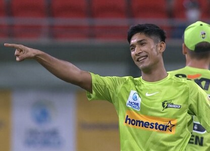 Hasnain shines on his BBL debut for Sydney Thunder