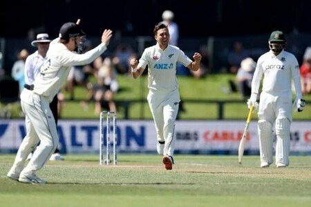 Boult skittles Bangladesh after Latham 252 to put N Zealand on top