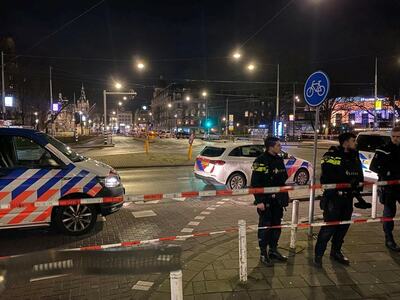 Hostage taker in Amsterdam Apple store dies of his injuries