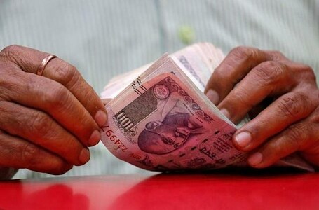 India rupee falls to lifetime low as oil prices surge; yields rise