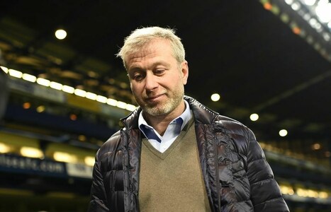 UK freezes assets of Chelsea owner Roman Abramovich, Rosneft boss
