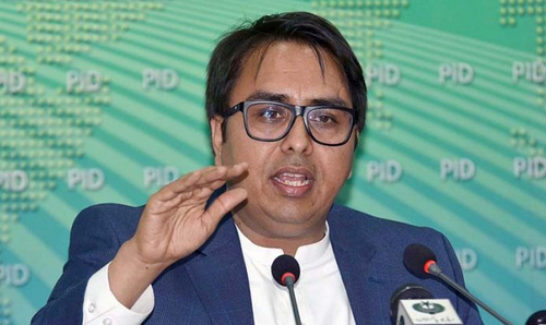 Twitterati revolted by Shahbaz Gill verbally abusing MNA Ramesh Kumar on live TV