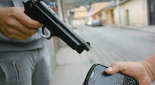 Karachi man runs over, kills two robbers who mugged him at gunpoint