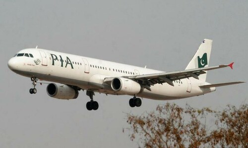 PIA plane escapes disaster after windscreen cracks