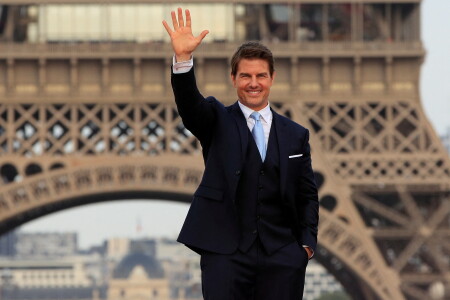 &lsquo;Top Gun&rsquo; and Russian dissident fire up Cannes