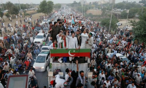 Imran gives govt six days to announce elections