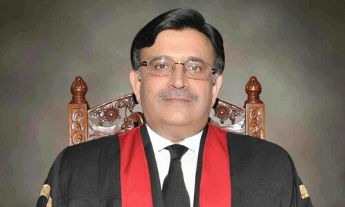 CJP reprimands govt for amending ECL rules