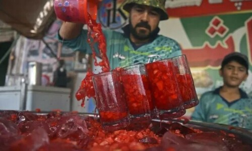 &lsquo;Rooh Afza diplomacy&rsquo; unites wilting Indians, Pakistanis