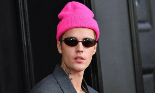 Justin Bieber says suffering from facial paralysis