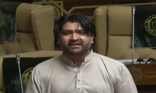 Sindh Assembly lawmakers in fits after MQM&rsquo;s Nasir jibe at PTI