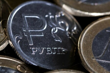 Russia slides towards default as payment deadline expires
