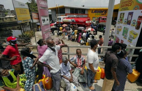 Bankrupt Sri Lanka seeks discounted Russian oil