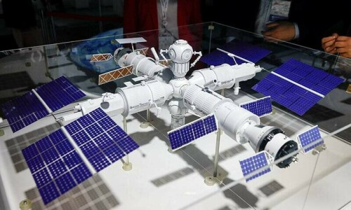 Russia unveils model of new space station