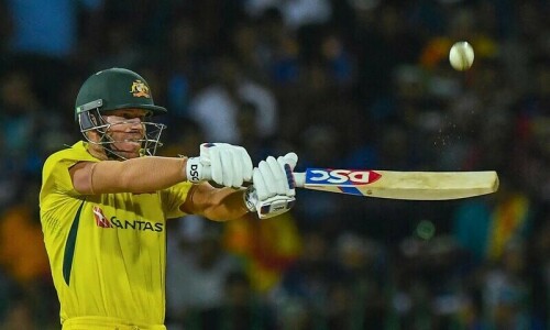 Warner to revive BBL career with Sydney Thunder