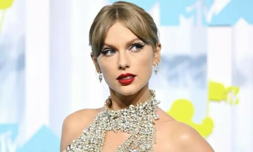 Bad Bunny, Taylor Swift lead MTV Video Music Awards