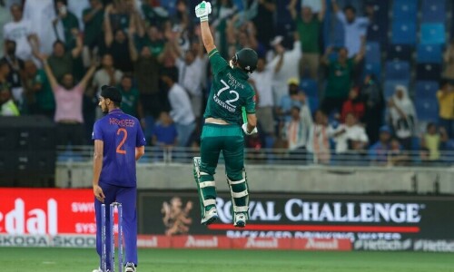 Pakistan beat India in Asia Cup, earns praise for &lsquo;bringing joy in trying times&rsquo;