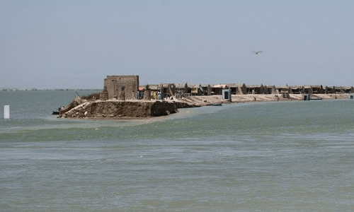 Manchar Lake water pressure increases, cracks at Zero Point