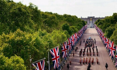 Five things to know about the queen&rsquo;s coffin procession