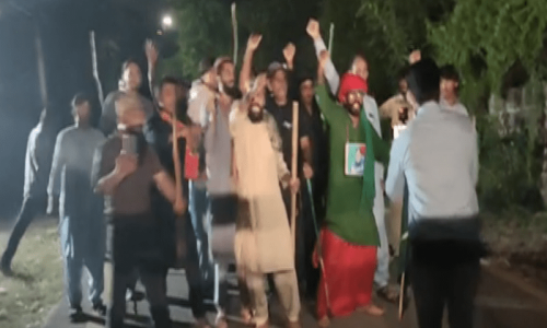 Imran&rsquo;s supporters gather at Bani Gala after arrest warrant