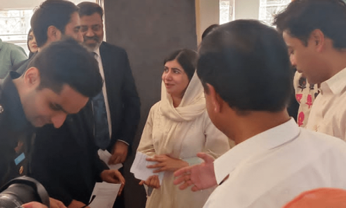 Malala visits college in Karachi&rsquo;s Azizabad