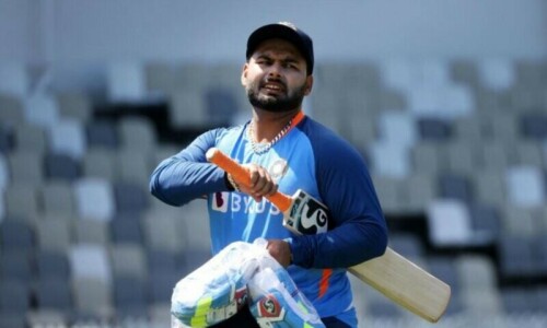 Rishabh Pant narrowly escapes death after car accident