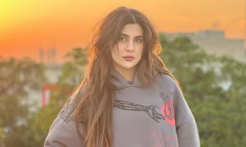 Actor Kubra Khan threatens Adil Raja with UK defamation suit