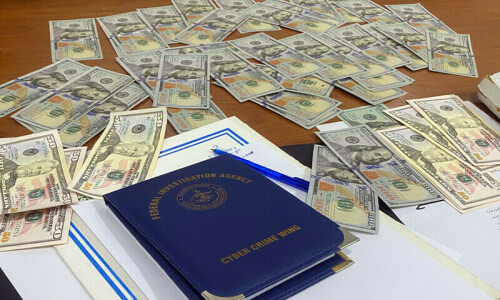 Gang arrested for &lsquo;online sale of fake dollars&rsquo;