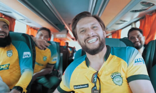 Shahid Afridi clears the air regarding &lsquo;plaster&rsquo; joke