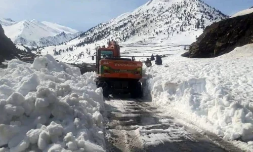 Kaghan highway closed for traffic as tourists flock to Babusar