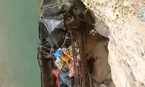Four women among six killed after vehicle fell into ravine in Balochistan