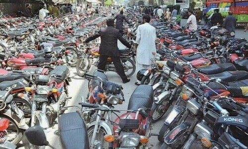 Smog battle: Lahore to close down restuarants without parking spaces