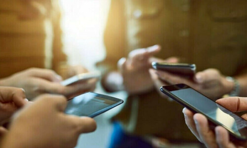 Cellular networks disrupted in multiple parts of Karachi