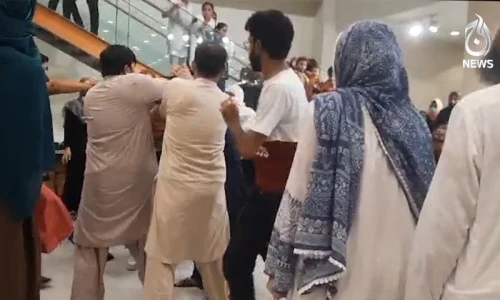 Sale shopping fight in Faisalabad injures 4 women