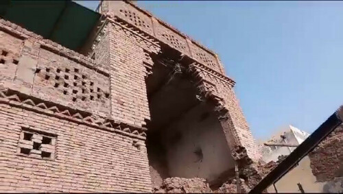 Treasure hunter Pakistani man ends up destroying century old family house