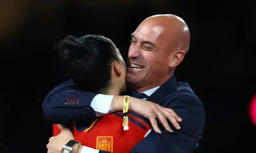 Spanish football boss apologises for kissing woman World Cup star