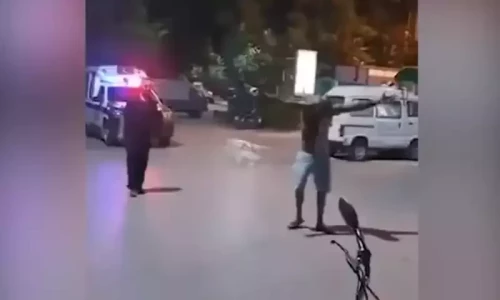 Video of foreign nationals fighting with Islamabad police goes viral